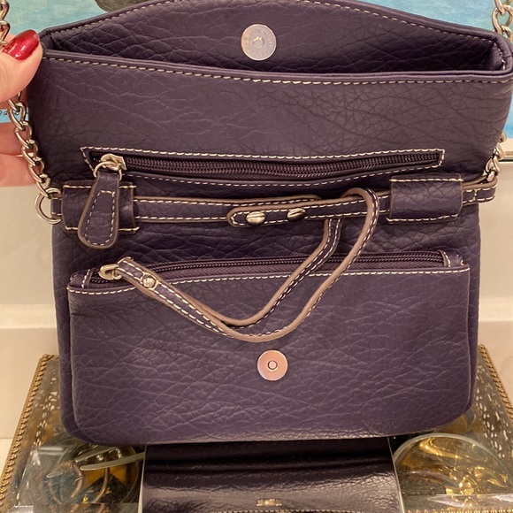 Nine West - Purple Pleather Convertible Wristlet/Shoulder bag, Chain Details EUC - Picture 10 of 17